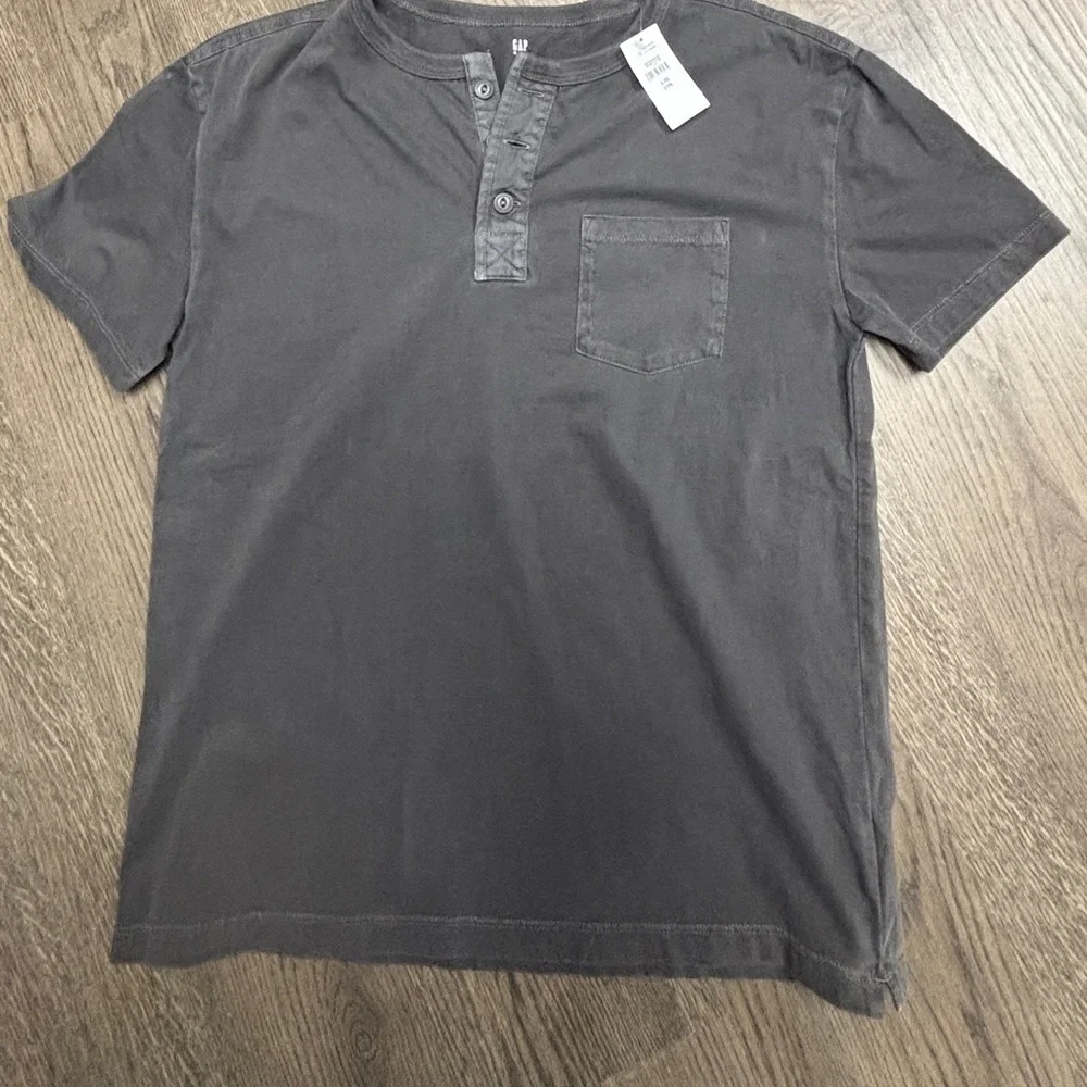 NWT GAP Boy’s Lrg Black Short Sleeve Tee. Offers welcome. 15% off w 2+ bundle.